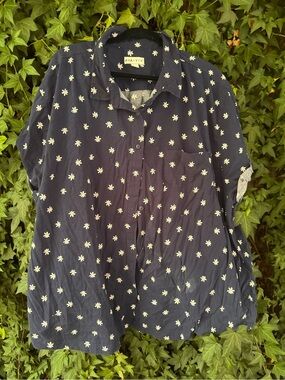 Ava & Viv Navy Short-Sleeve Button-Down with White Daisy Print